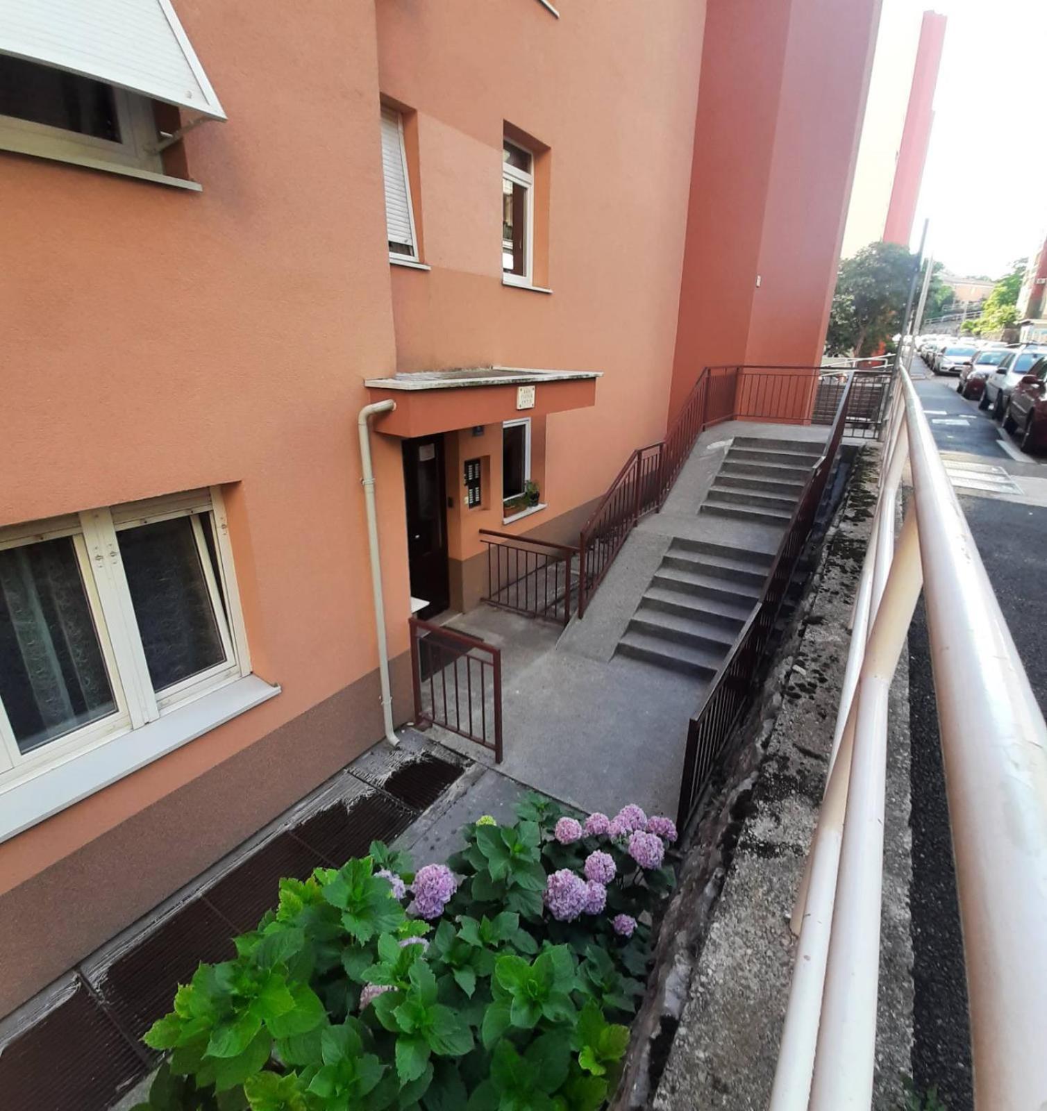 Qr Apartment For Family, Couples, And Friends Stay In Риека Экстерьер фото